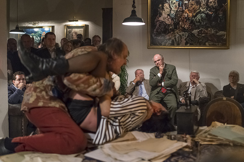 Paulus Manker als Oskar Kokoschka und Veronika Glatzner als Alma 2