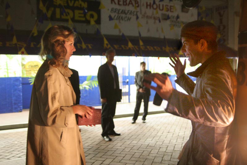 Alma 3 (Maria Vargo) und Chauffeur Paul (Ruben Garcia)