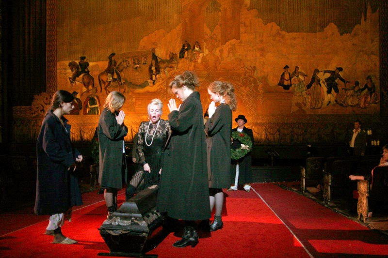 Alma 3 (Maria Vargo), Alma Mahler-Werfel (Flo Lawrence), Alma 1 (Ryan Templeton) und Alma 2 (Tiffany Elle)