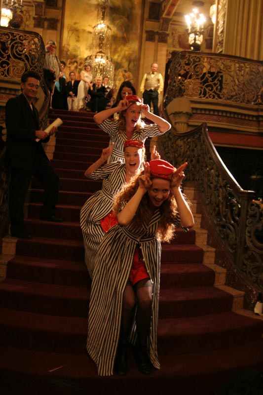 Alma 2 (Tiffany Elle), Alma 1 (Ryan Templeton) und Alma 3 (Maria Vargo)