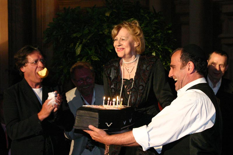 Helmut Berger (Mahler), Haymon Maria Buttinger (Klimt), Eleonore Zetzsche (Alma Mahler-Werfel), Albert Kitzl (Almaniac) und Heinz Herki (Burckhard)