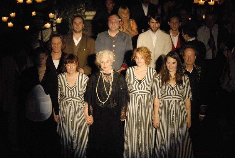 Evi Kehrstephan, Josefin Platt, Carola Regnier, Ryan Templeton, Jenni Sabel, Thomas Stolzeti, Helmut Rühl, Christian Klischat, Paulus Manker, Moritz Vierboom und Matthias Lühn